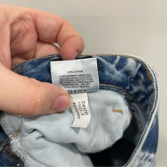 Express Distressed Cutoff Boyfriend Midi Denim Shorts Size 0 Cotton - Picture 8 of 8